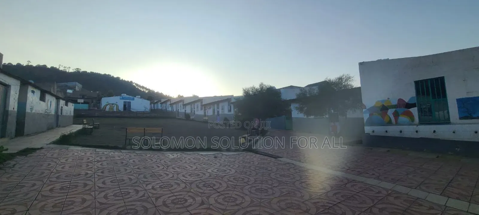 የሚሸጥ ትምርት ቤት