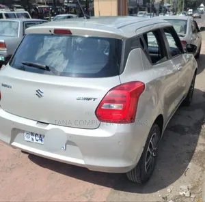Suzuki Swift 2022 White