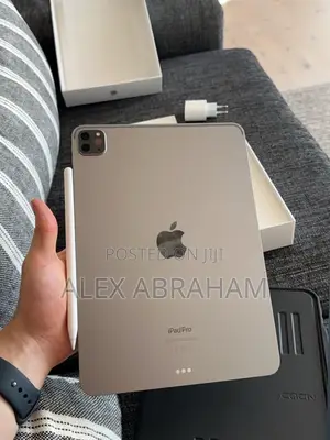 Photo - Apple iPad Pro 12.9 (2021) 256 GB Silver