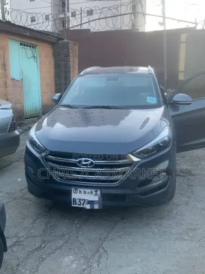 Photo - Hyundai Tucson Limited FWD 2018 Gray