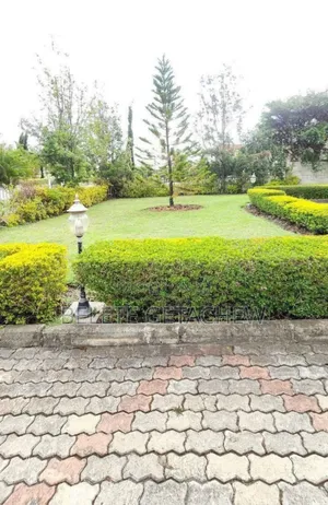 5bdrm House in Ccd Compound , G+1, North Shewa for sale