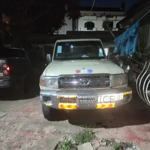 Photo - Toyota Land Cruiser 2012 White