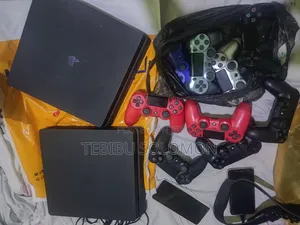 Photo - Ps4 Slim With + 1 Joystick