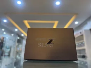 New Laptop HP ZBook Firefly G8 16GB Intel Core I7 SSD 1T