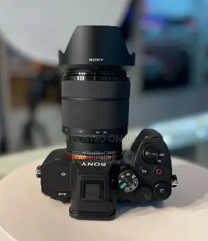 Photo - Sony Alpha 7 Iv With Lens 28-70mm Ilce