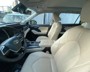 New Toyota Highlander Hybrid 2023 Blue