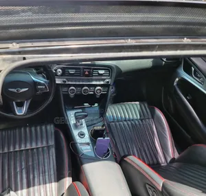 Photo - Genesis G70 2018 White