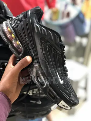 Photo - Nike Airmax Black