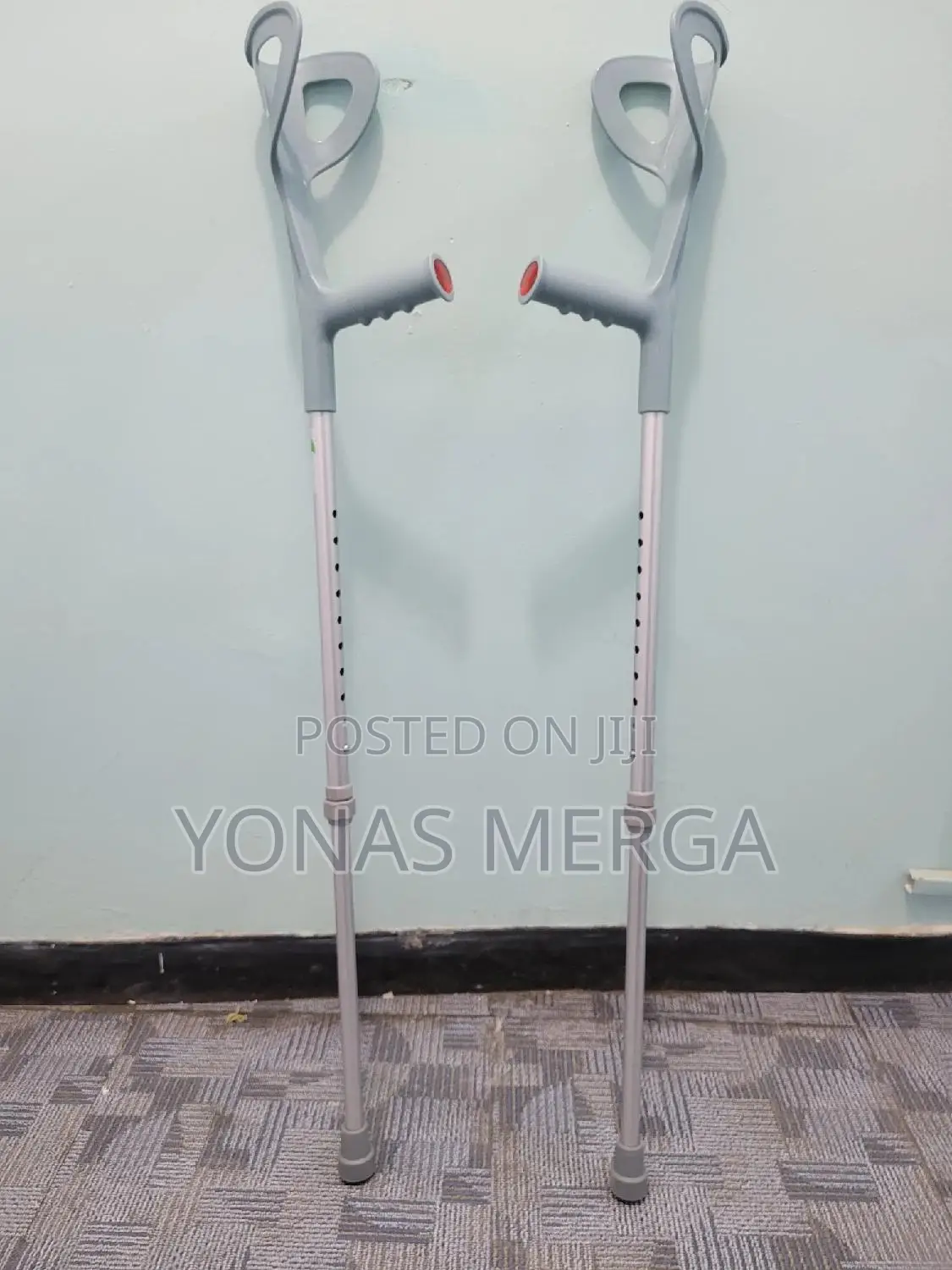 Double Adjustability Crutches፶液wider Rubber Tip at Bottom