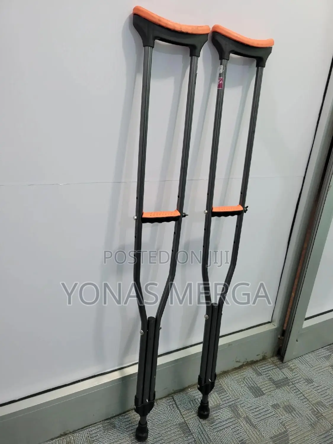Pair of Crutches for Walking፶彧adults (X2 Units, Open Cuff)