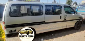 Toyota HiAce 2001 White