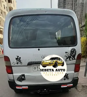 Toyota HiAce 2001 White