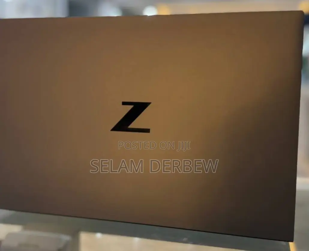 New Laptop HP ZBook Firefly G8 16GB Intel Core I7 SSD 1T