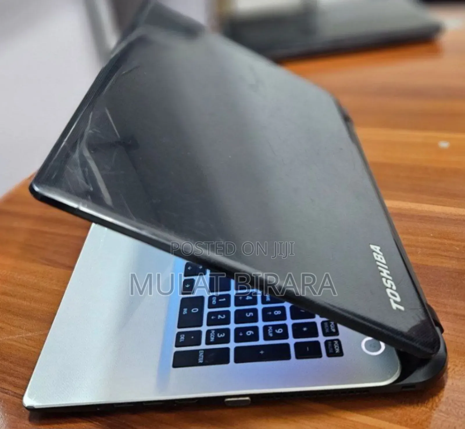 Laptop Toshiba Satellite L555 4GB Intel Core I5 HDD 500GB