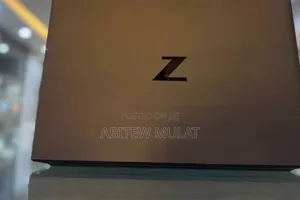 New Laptop HP ZBook Firefly G8 16GB Intel Core I7 SSD 1T