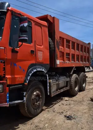 Sino ገልባጭ
•2017
•90 ሽ ታርጋ
•70% ጎማ
••5,600,000