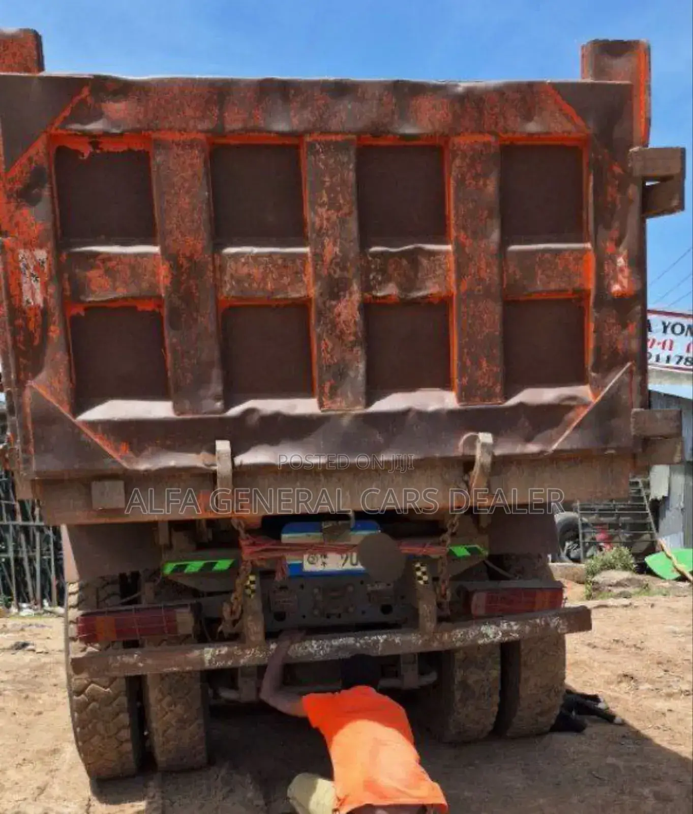 Sino ገልባጭ
•2017
•90 ሽ ታርጋ
•70% ጎማ
••5,600,000