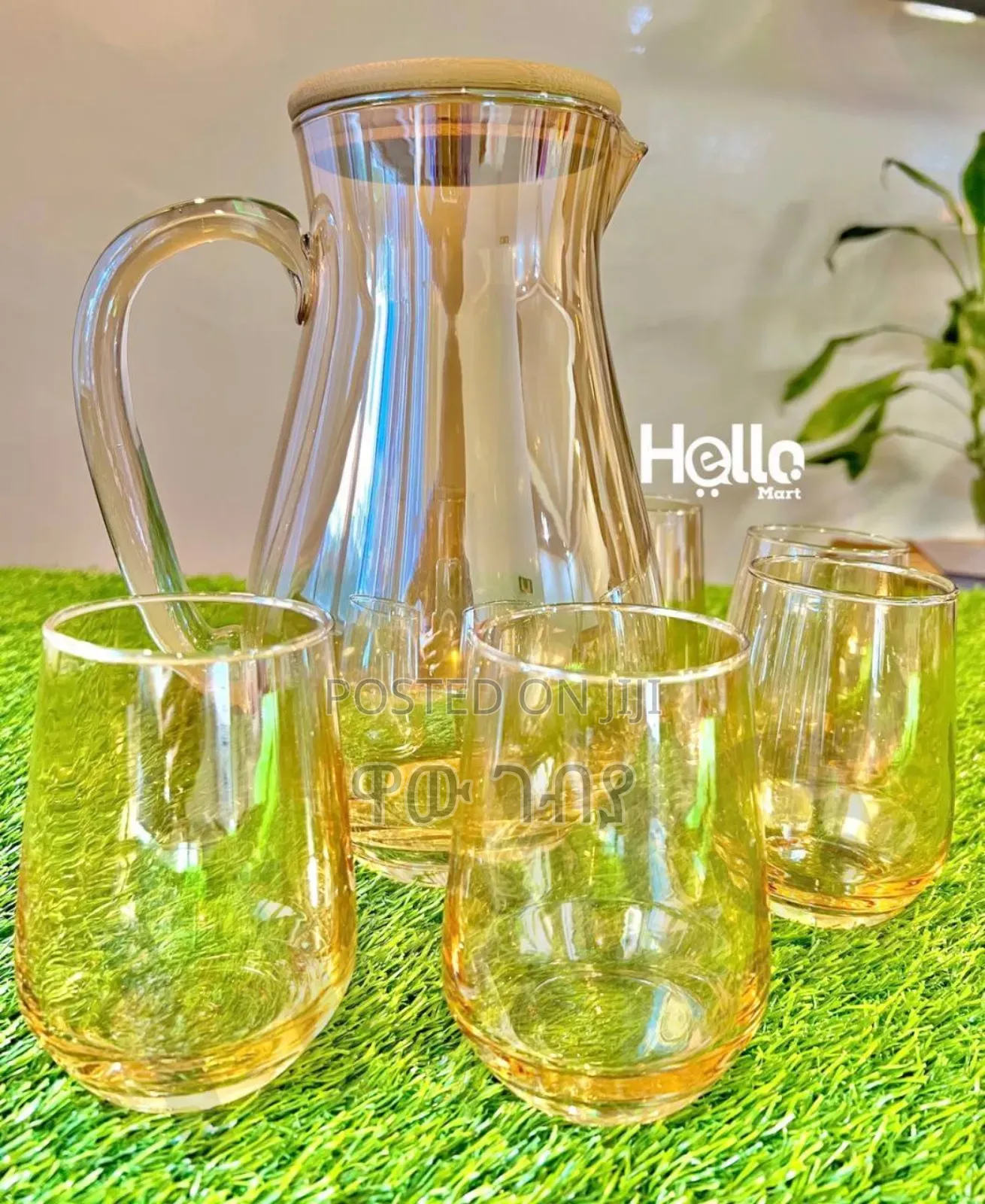 ውብ የሆነ የውሃ እንዲሁም ፈሳሽ መጠጦች ማቅረቢያ ጆግ