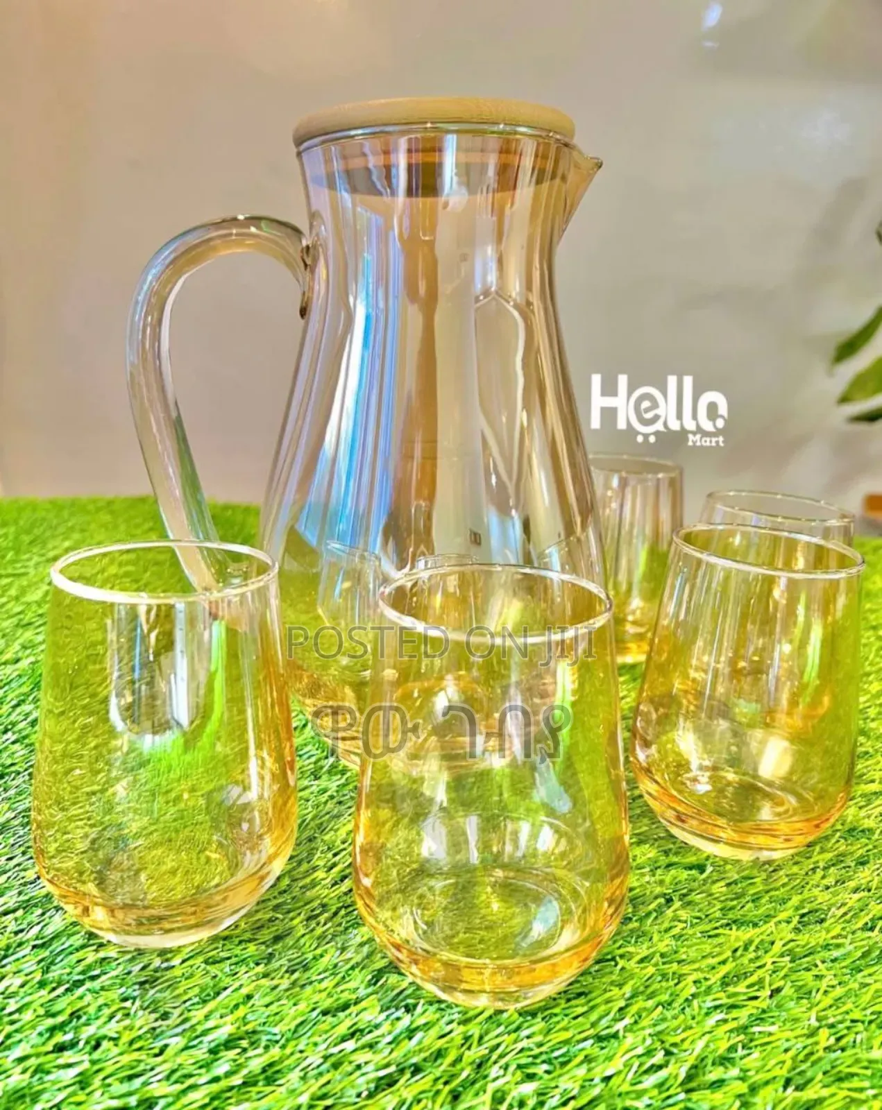 ውብ የሆነ የውሃ እንዲሁም ፈሳሽ መጠጦች ማቅረቢያ ጆግ