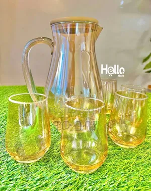 ውብ የሆነ የውሃ እንዲሁም ፈሳሽ መጠጦች ማቅረቢያ ጆግ