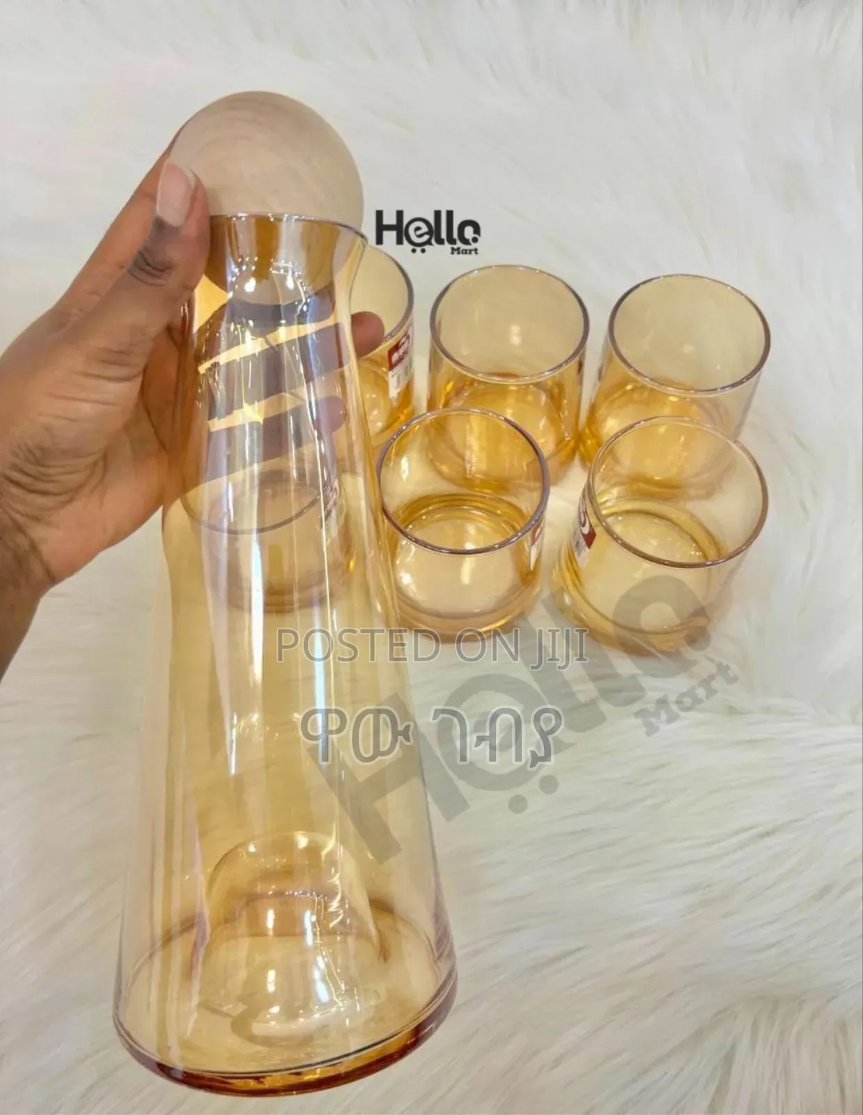 ውብ የሆነ የውሃ እንዲሁም ፈሳሽ መጠጦች ማቅረቢያ ጆግ