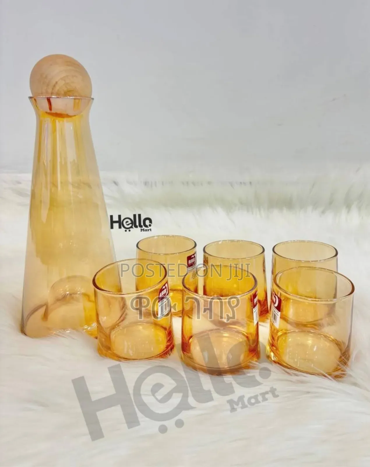 ውብ የሆነ የውሃ እንዲሁም ፈሳሽ መጠጦች ማቅረቢያ ጆግ