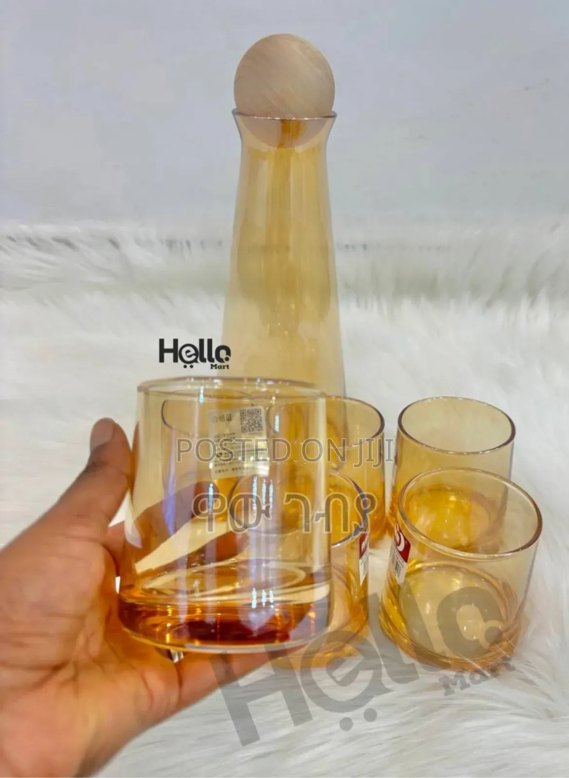 ውብ የሆነ የውሃ እንዲሁም ፈሳሽ መጠጦች ማቅረቢያ ጆግ