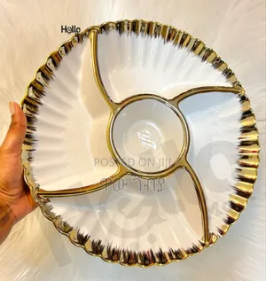 Photo - የቴምር፣የኩኪስ እና ሌሎች የጣፋጭ ነገሮች ማቅረቢያ