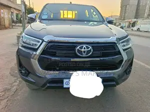 Toyota Hilux 2023 Gray