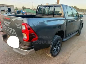 Toyota Hilux 2023 Gray