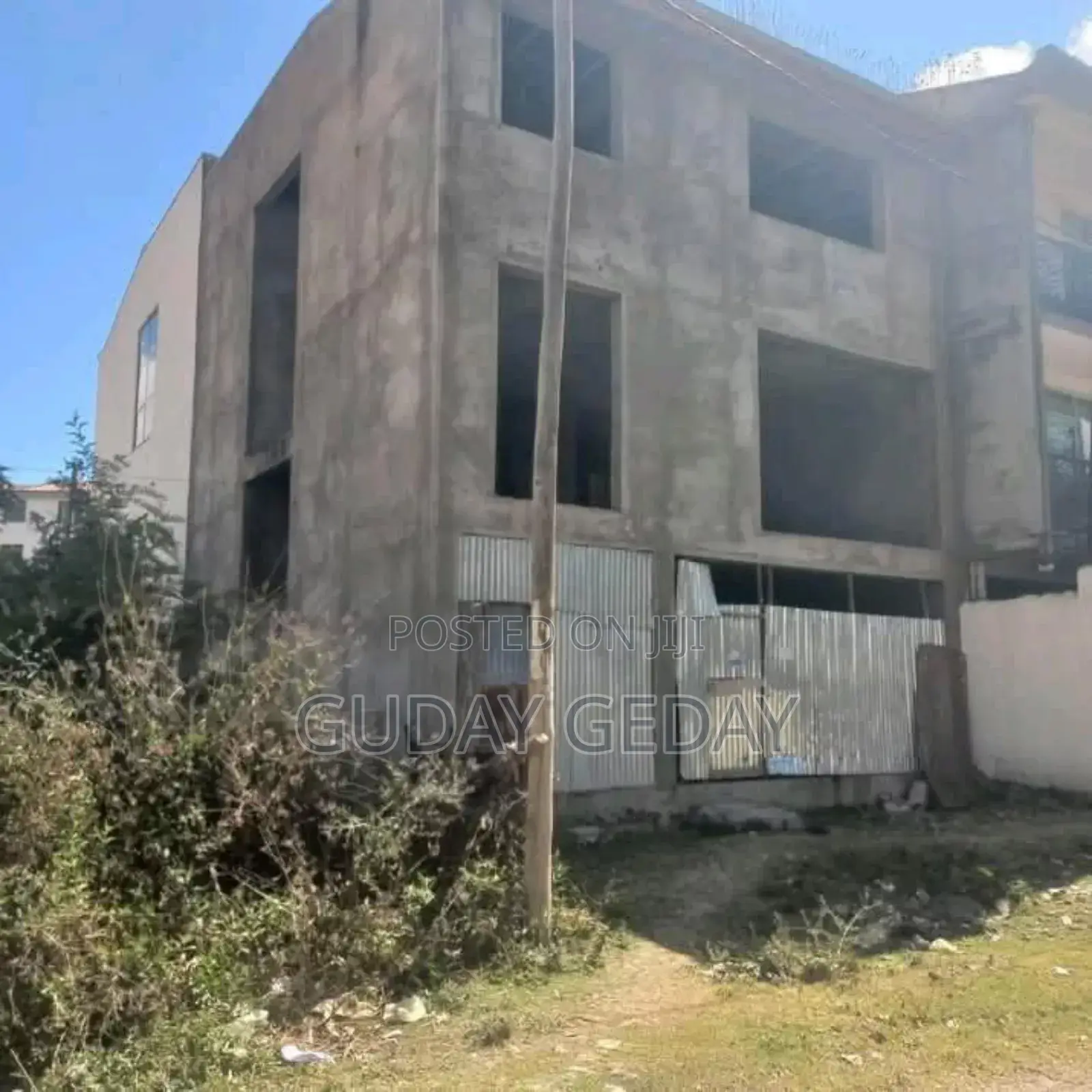 120ካሬ መሬት መሰረት የወጣ ሰሚት