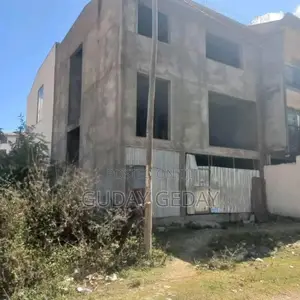 120ካሬ መሬት መሰረት የወጣ ሰሚት