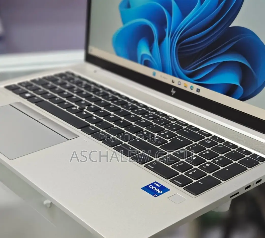 New Laptop Apple MacBook Pro 4GB Intel Core I5 SSD 128GB