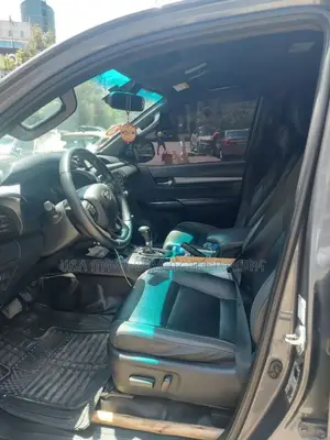 Toyota Hilux 2022 Beige