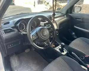 Suzuki Swift 2022 Silver