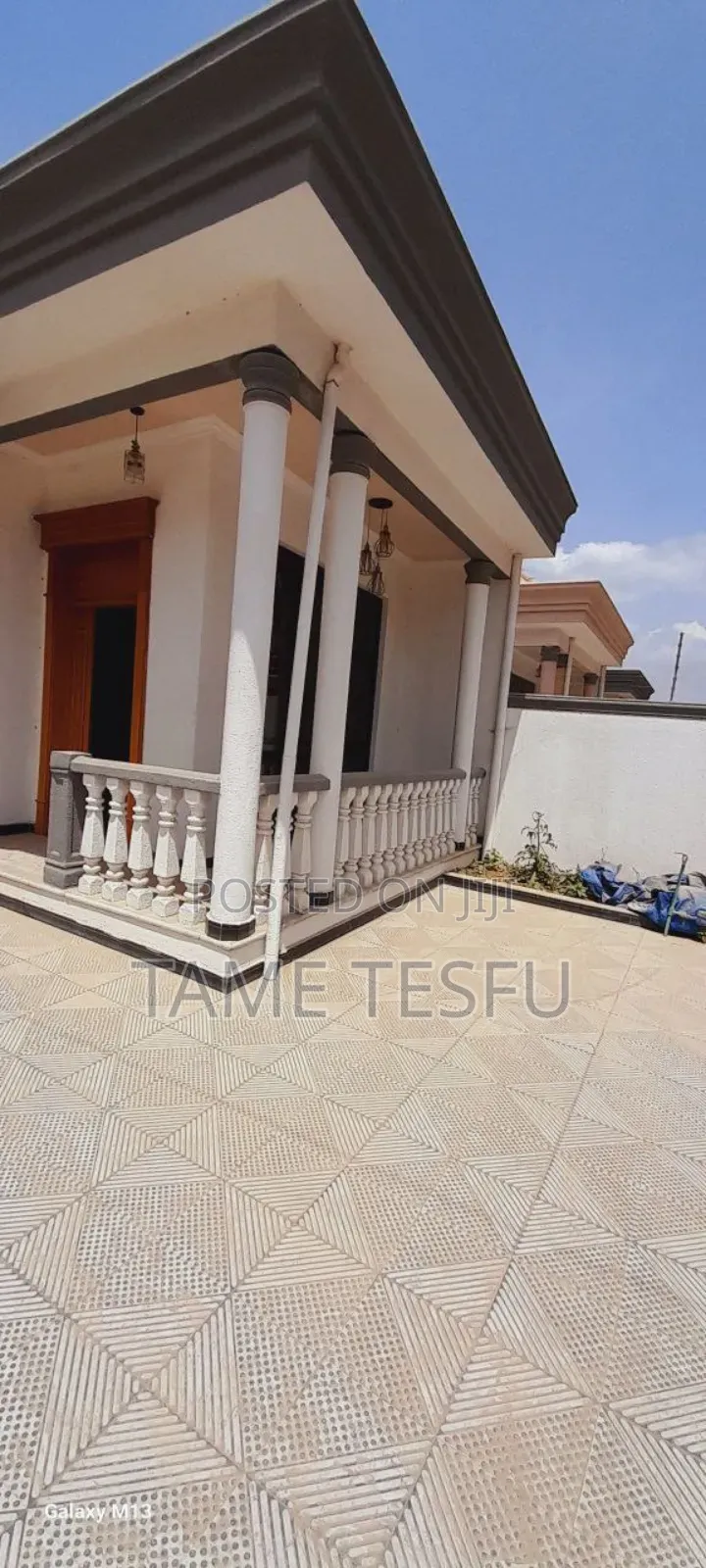 Furnished 3bdrm Villa in Summit, Bole for sale