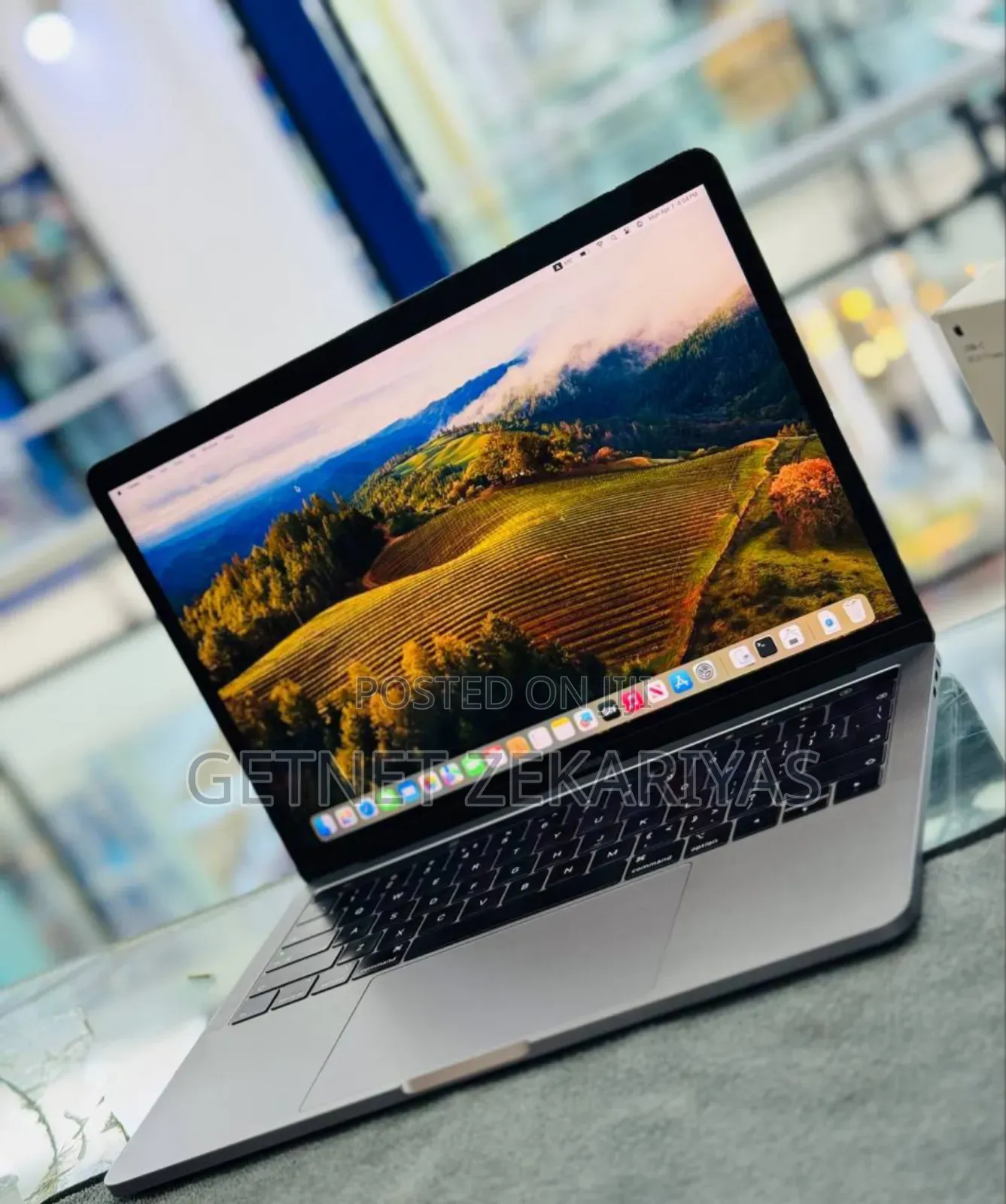 New Laptop Apple MacBook Pro 2018 8GB Intel Core I5 SSD 256GB