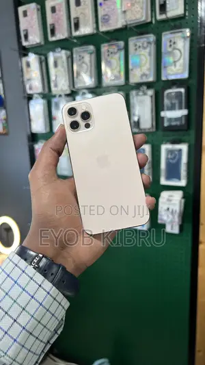 Photo - Apple iPhone 12 Pro 256 GB Gold