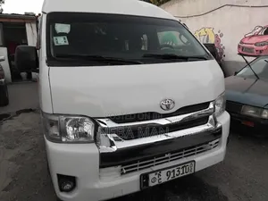 Toyota HiAce 2015 White
