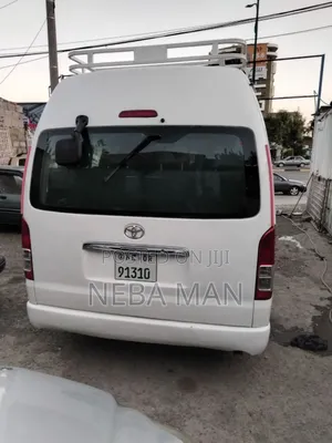 Toyota HiAce 2015 White