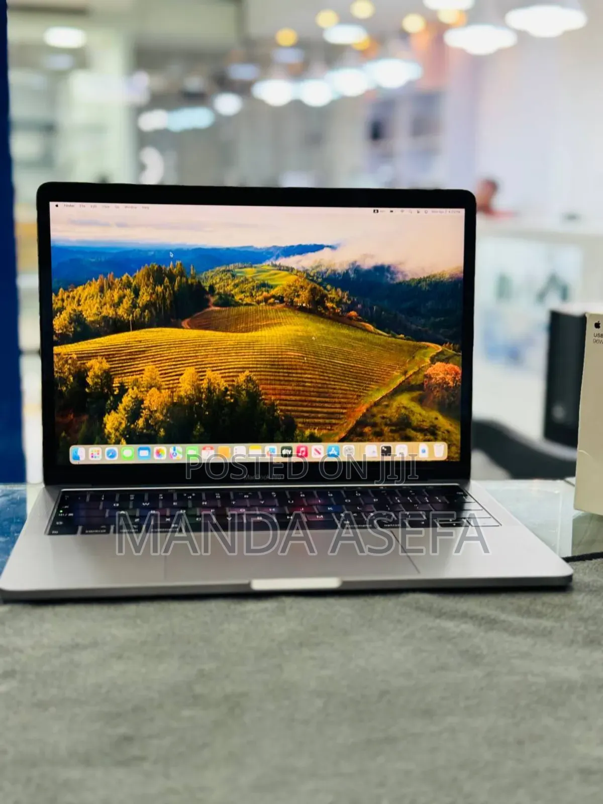 New Laptop Apple MacBook Pro 2018 8GB Intel Core I5 SSD 256GB