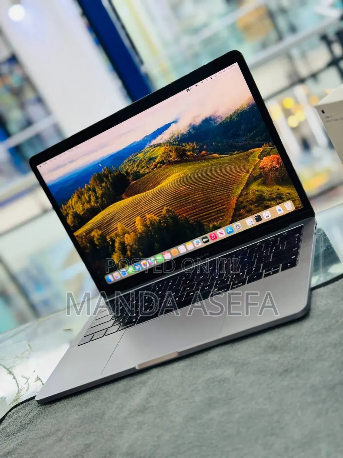 New Laptop Apple MacBook Pro 2018 8GB Intel Core I5 SSD 256GB