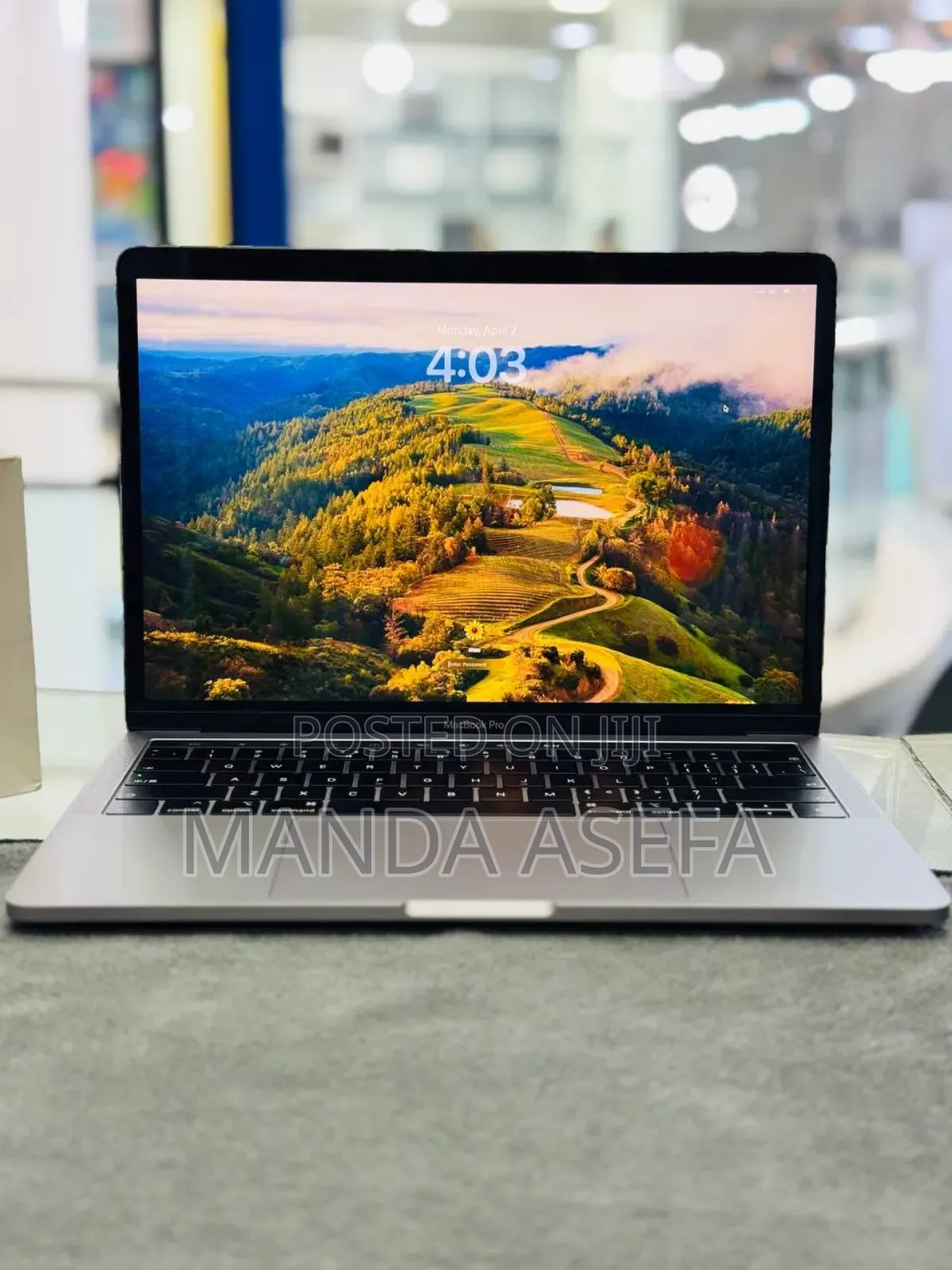 New Laptop Apple MacBook Pro 2018 8GB Intel Core I5 SSD 256GB