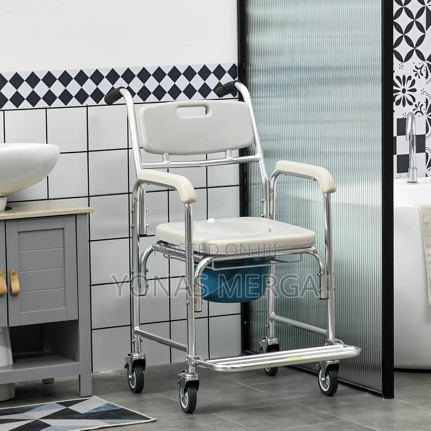 Beside Commode Chair፹餡flipped Into the Seat Without Barriers