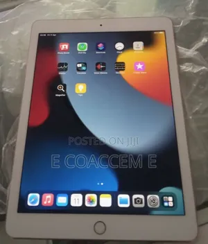Photo - Apple iPad 9.7 128 GB Silver
