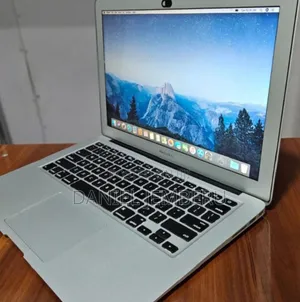 Photo - New Laptop Apple MacBook Pro 2017 8GB Intel Core I5 SSD 128GB