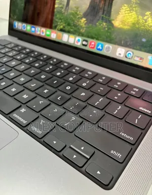 New Laptop Apple MacBook Pro M1 16GB Apple M1 Pro SSD 1T