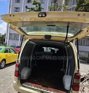Photo - Toyota HiAce 2010 Orange