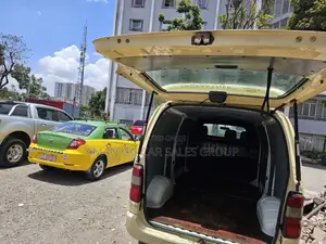 Toyota HiAce 2010 Orange