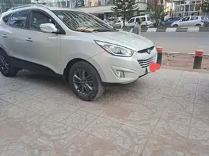 Photo - Hyundai Tucson 2015 Gray